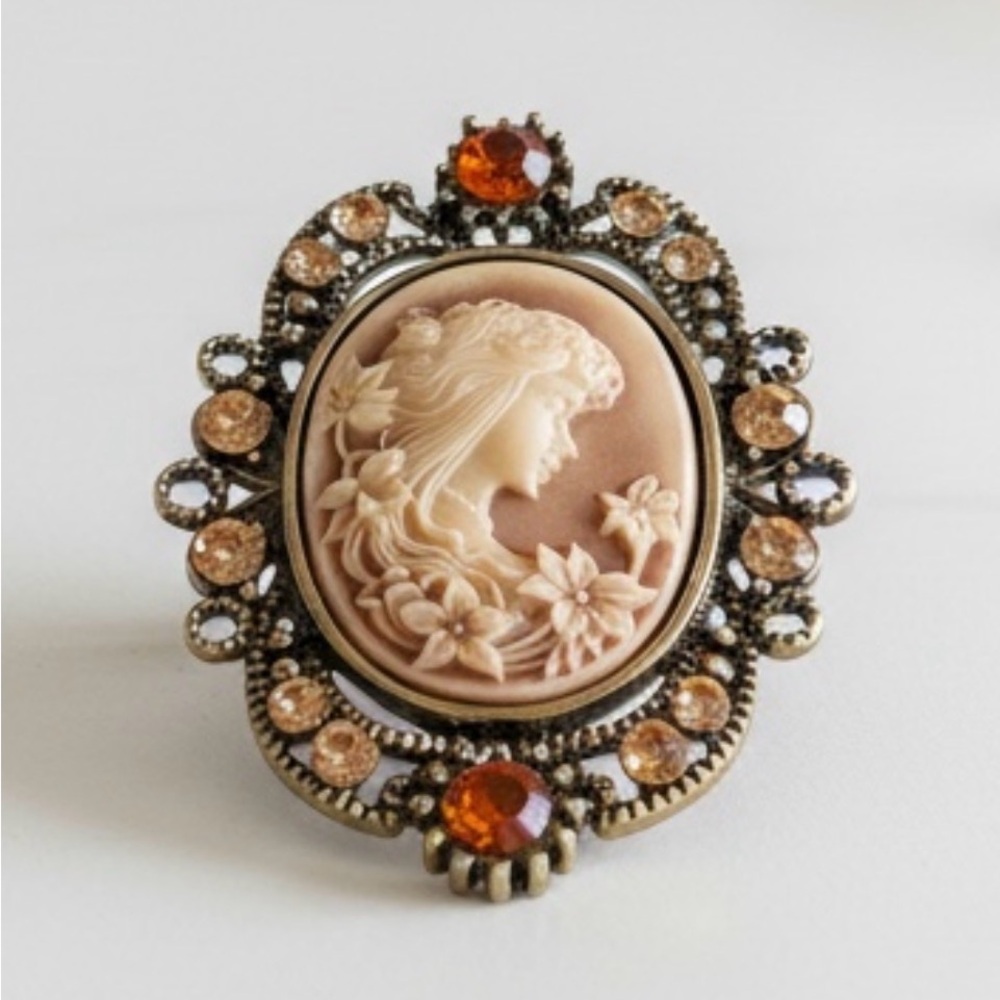 Vintage-Style Cameo‎ Brooch with Amber Accents